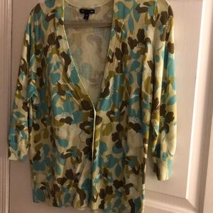 Beautiful 3/4 sleeve GAP floral sweater